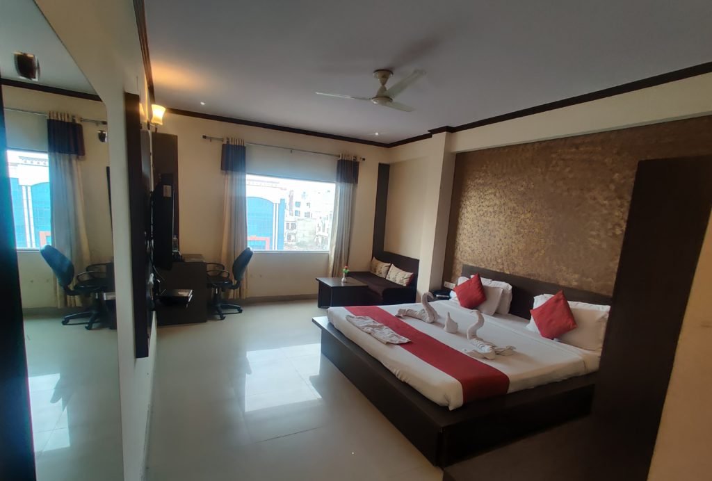 Comfort and Cozy room stay in budget at Hotel Savi Regency Jaipur